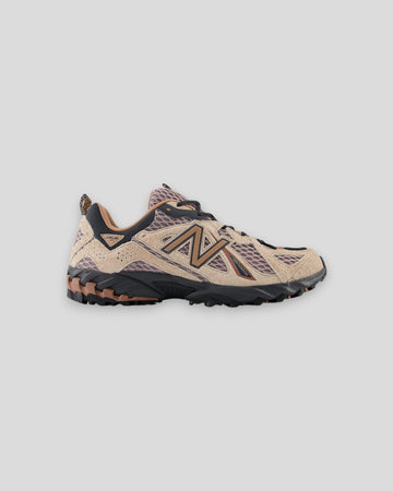 New Balance || ML610TBM - Flat Taupe / Ice Wine New Balance