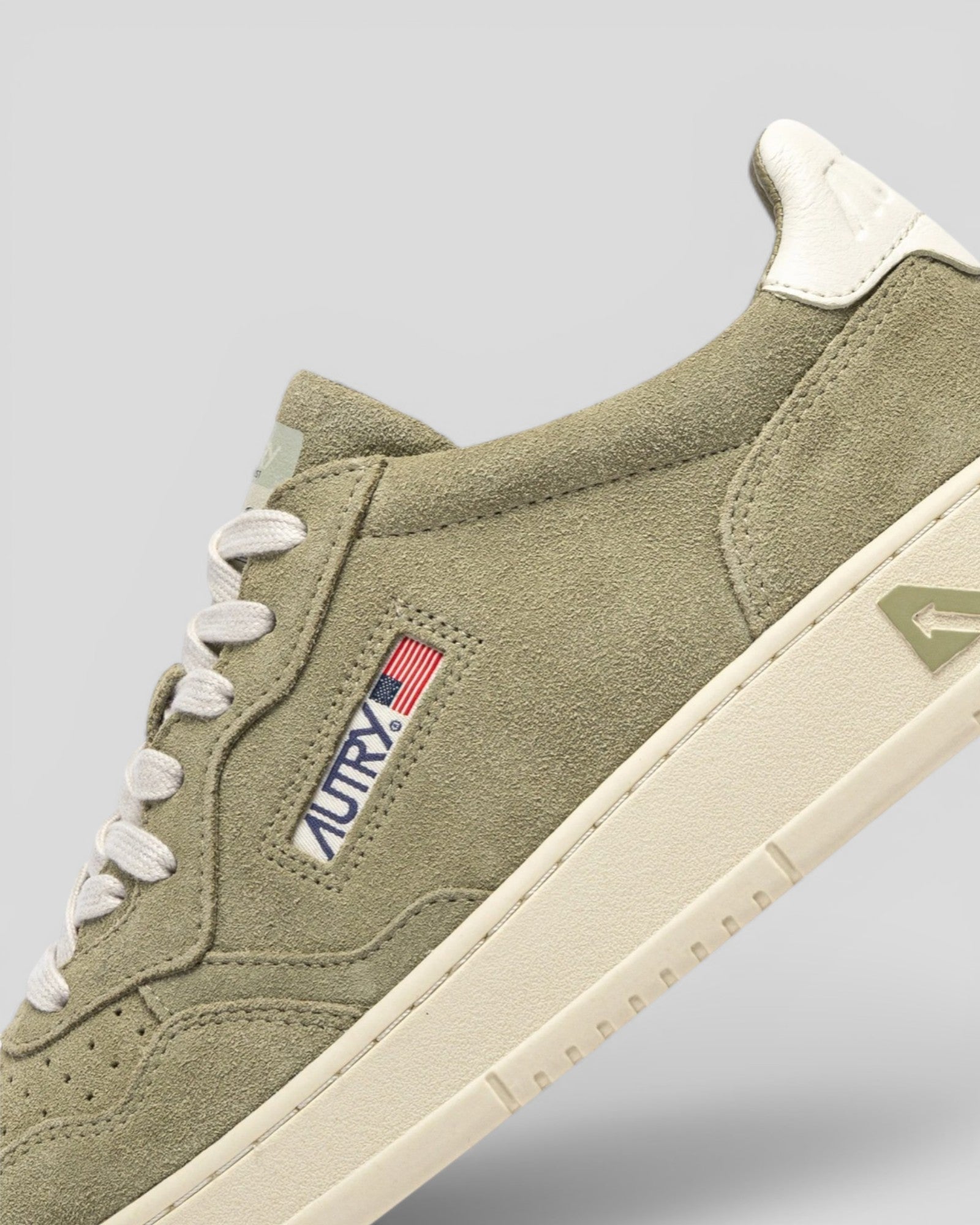 Autry || Medalist UH09 -  Daim Gray Green/Blanc Autry