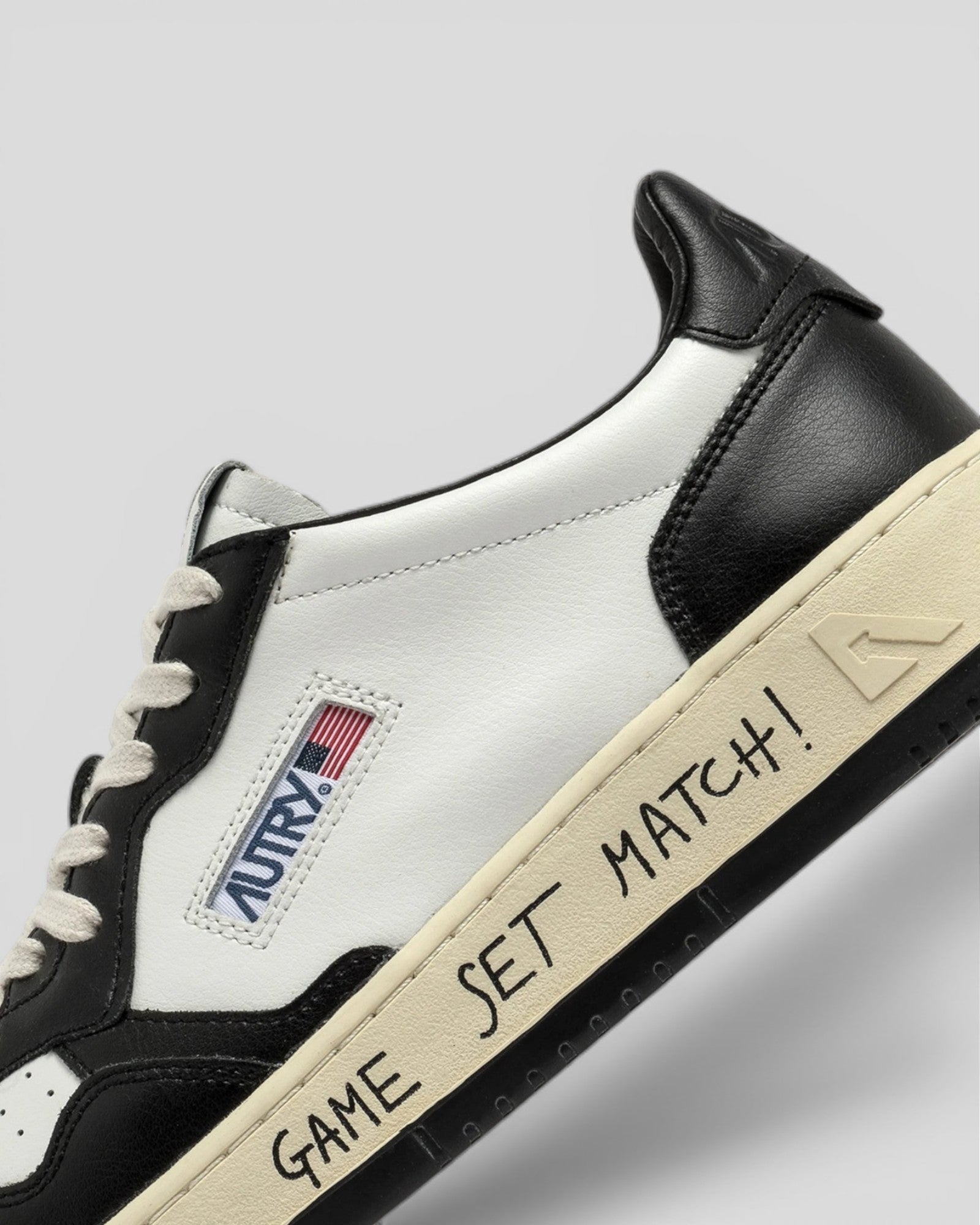 Autry || Medalist BH02 - Game Set Match - Black/White - M' Autry