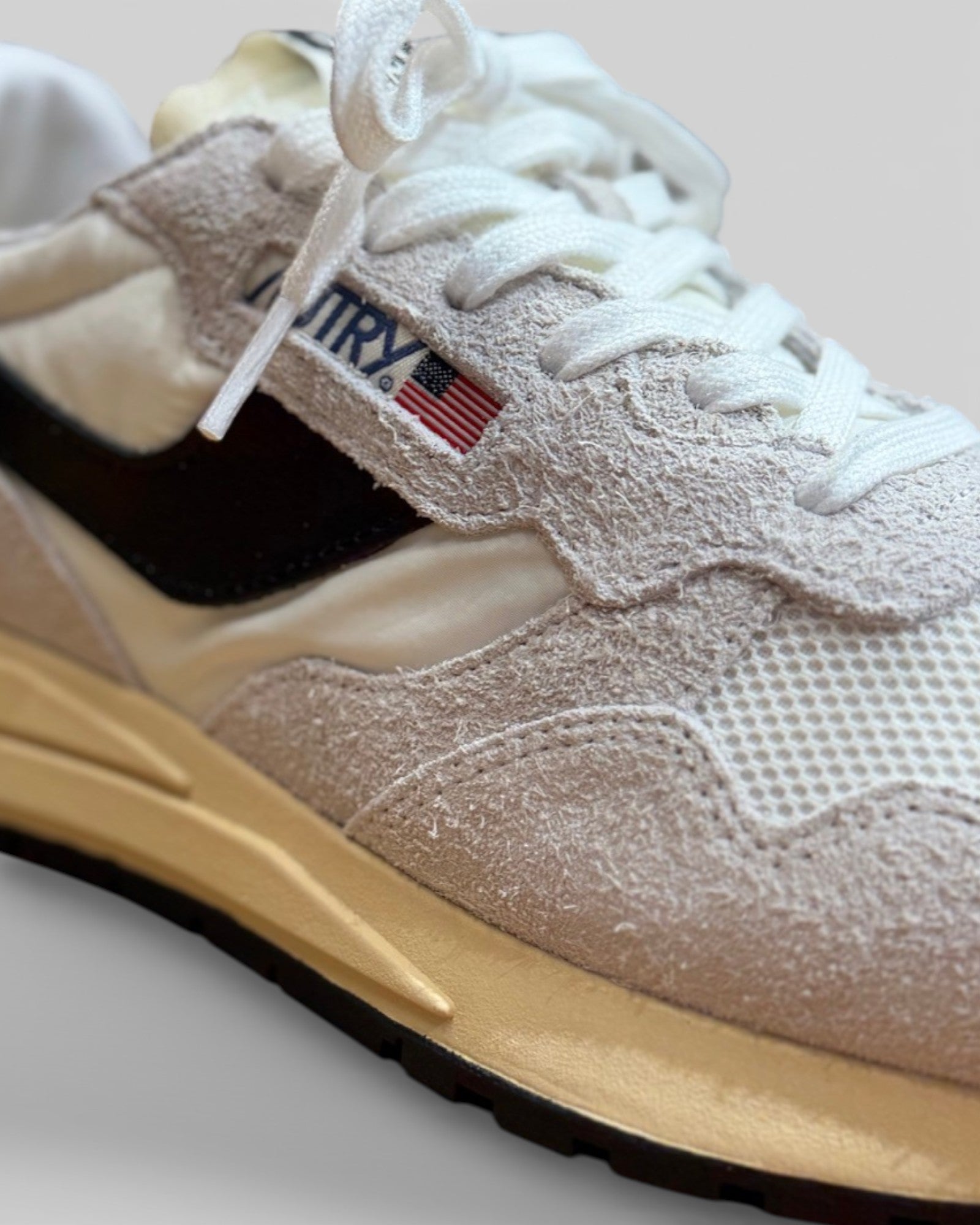 Autry || Reelwind UT50 - Suede White/Black Autry