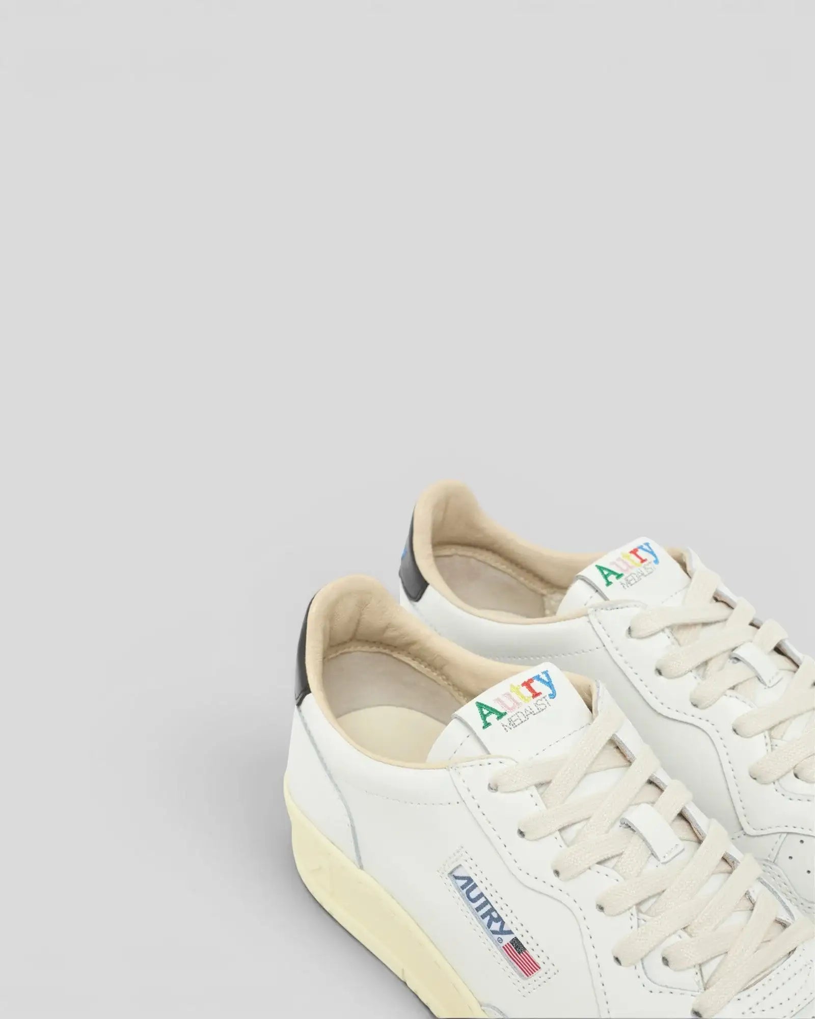 Autry || Medalist BG02 - White/Black - M' Autry
