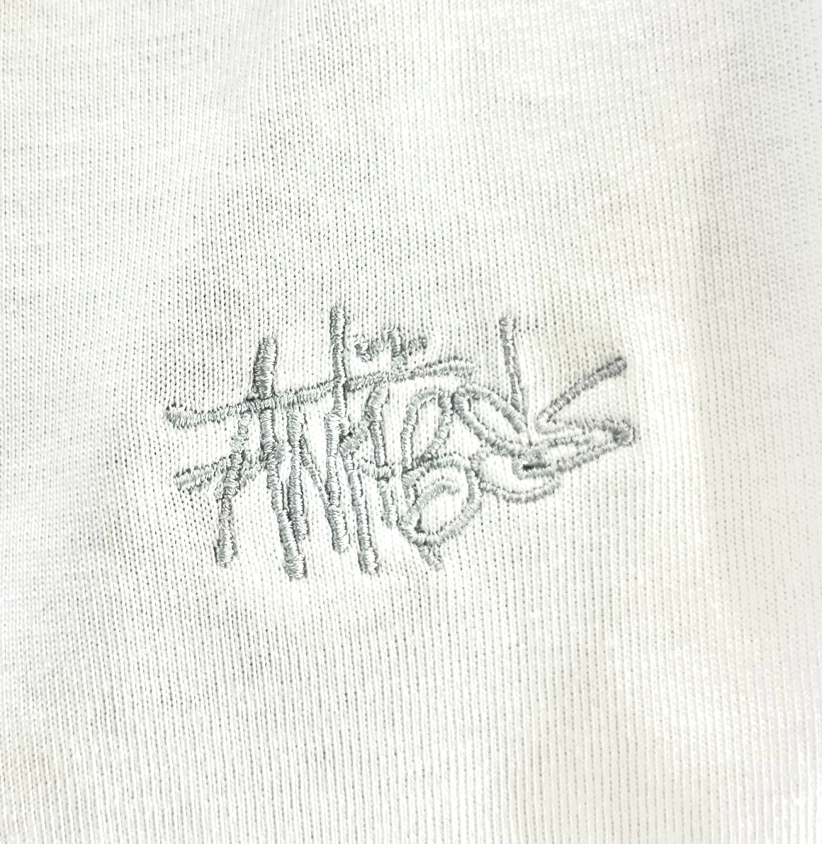 Antibes || Graff Logo Broderie - White/White Antibes