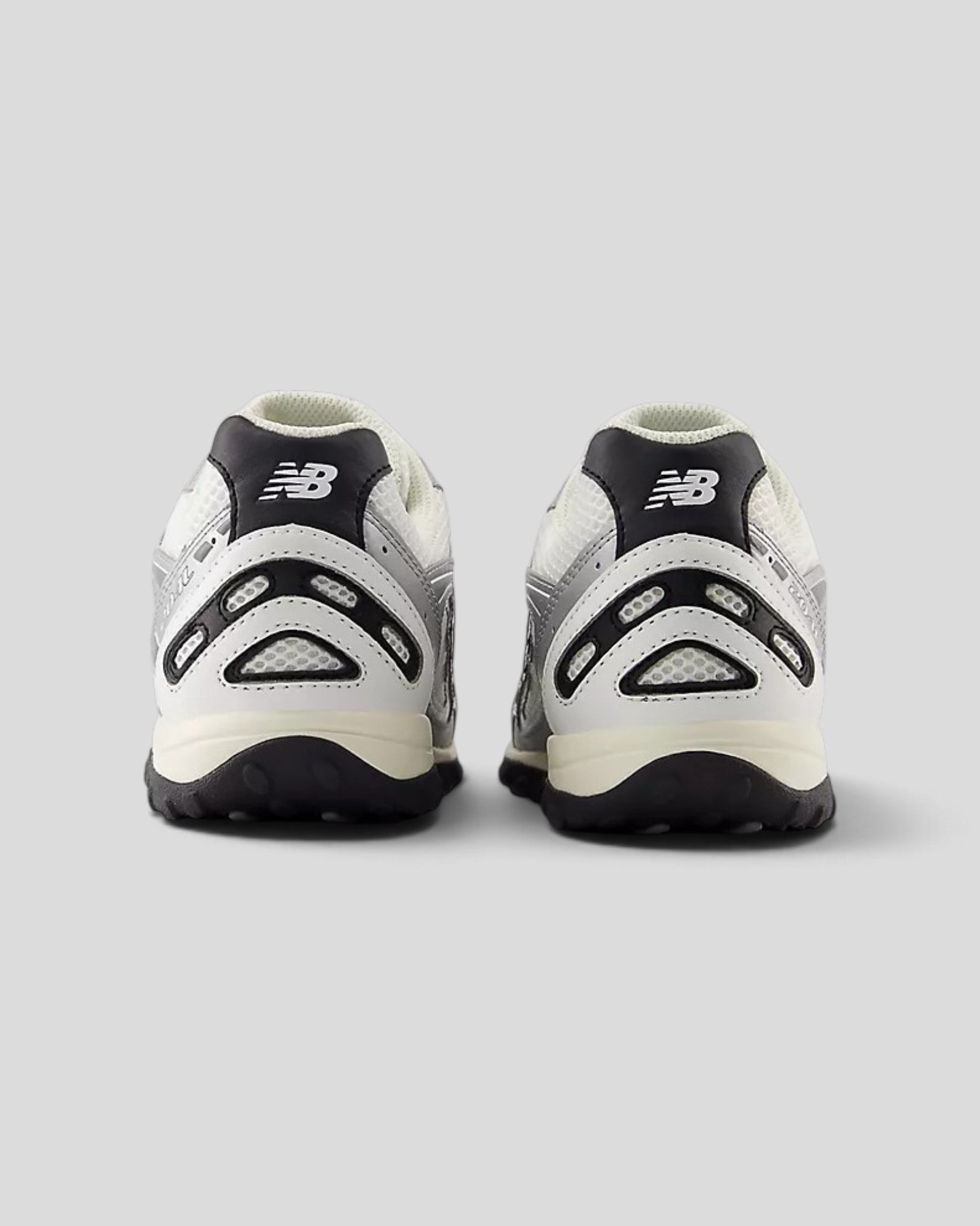 New Balance || U204LSWD - Black/ Silver/ White New Balance