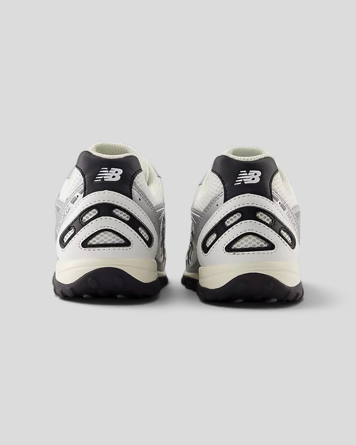 New Balance || U204LSWD - Black/ Silver/ White New Balance