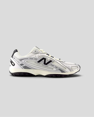 New Balance || U204LSWD - Black/ Silver/ White New Balance