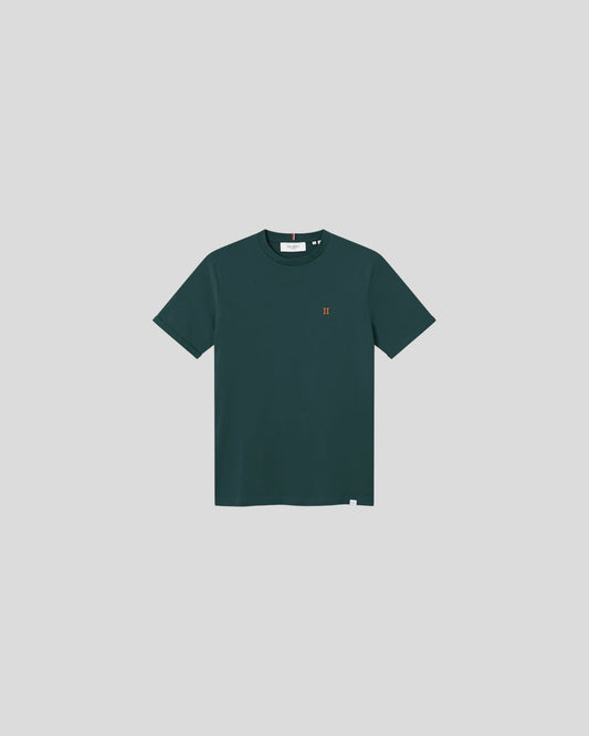 Les Deux || Norregaard T-Shirt - Pine Green/ Orange Les Deux