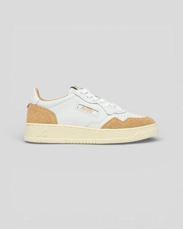 Autry || Medalist Low Wom PK02 - Gold Paillette/ White Ecru Autry