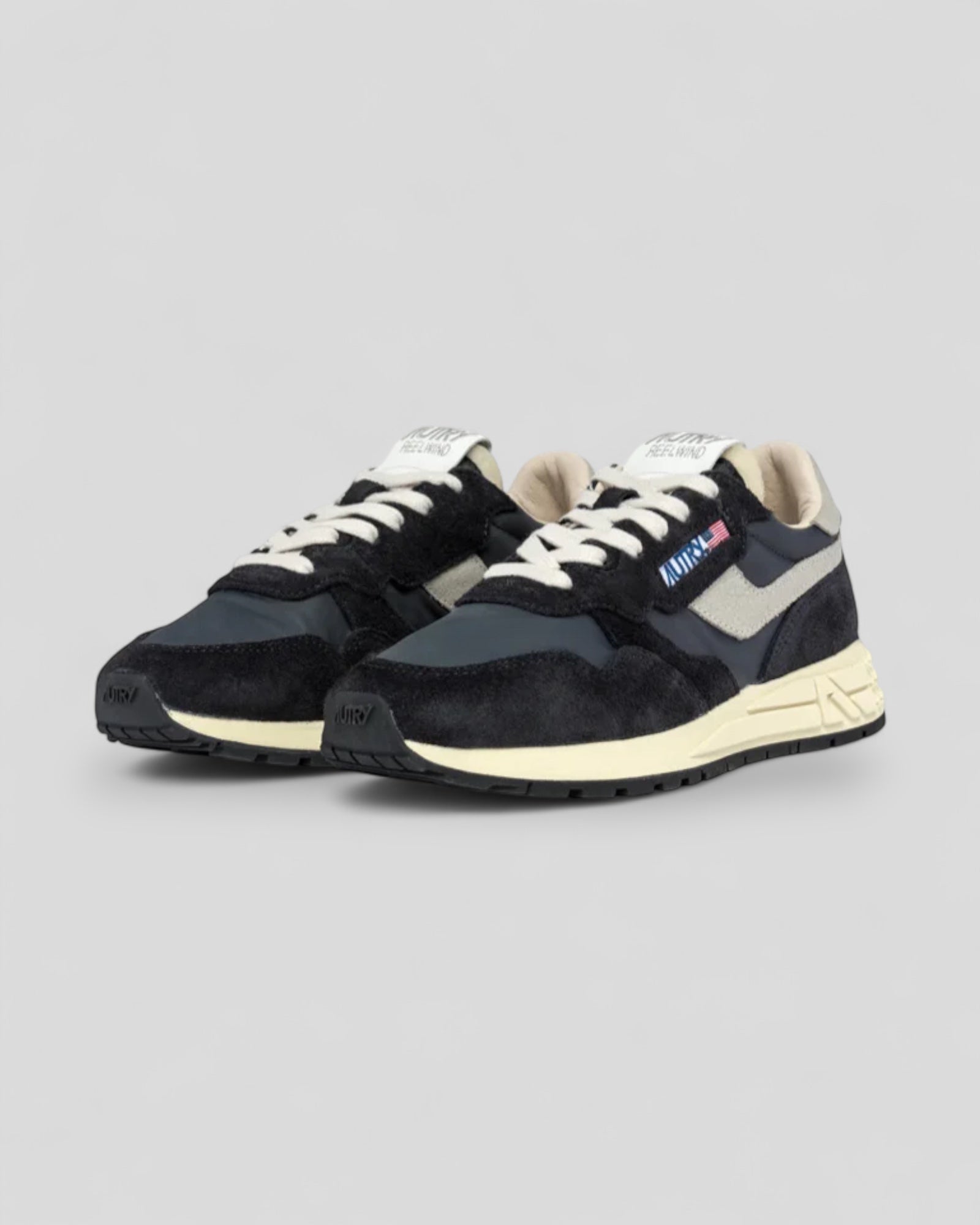 Autry || Reelwind Low - NC05 White/Black - W' Autry