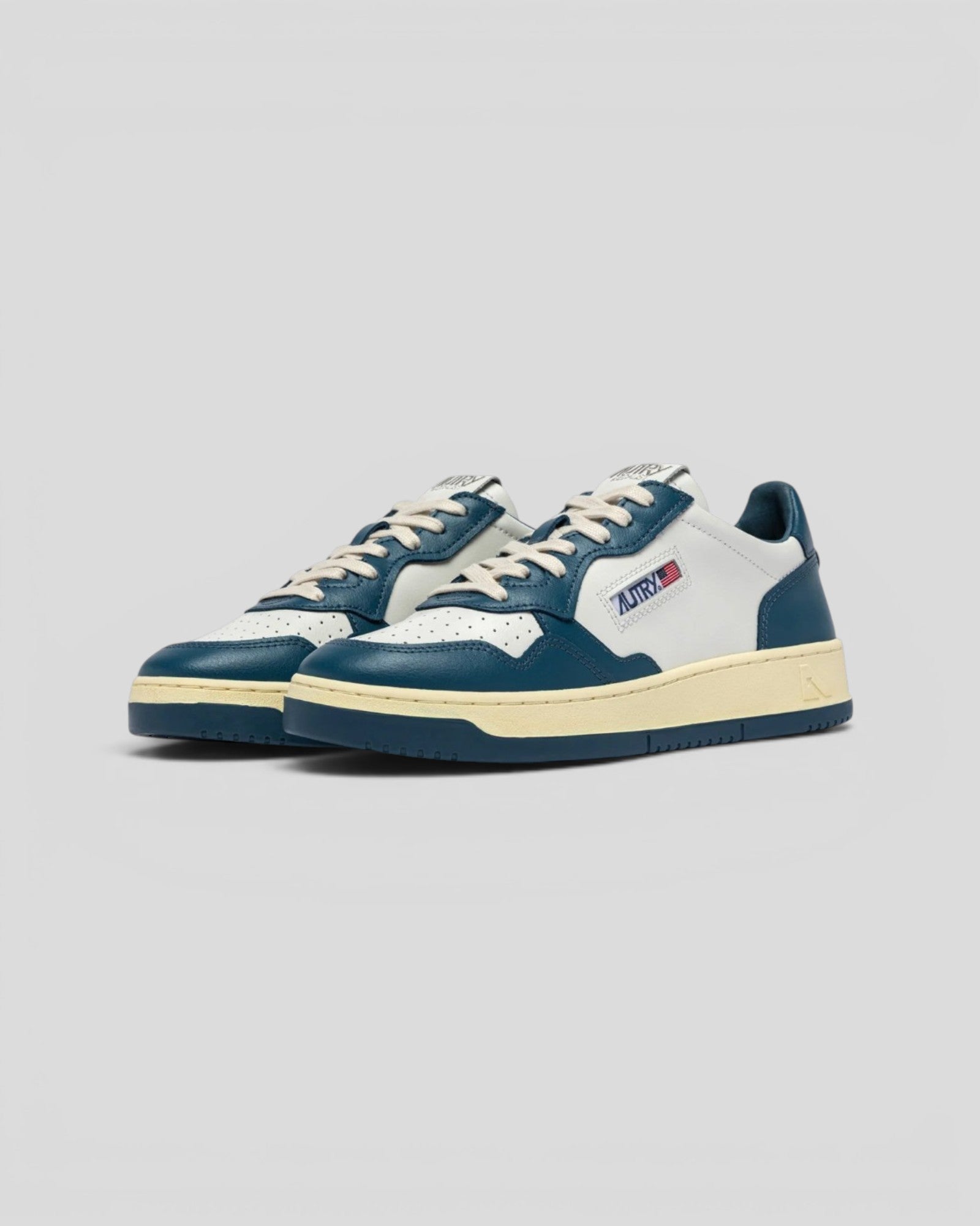 Autry || Medalist M' WB69 - White/ Blue Autry