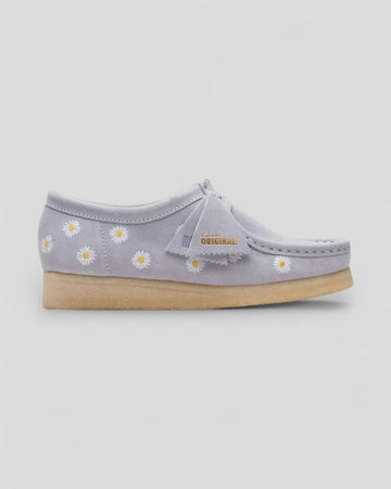Clarks || Wallabee - Cloud Grey Emb Clarks