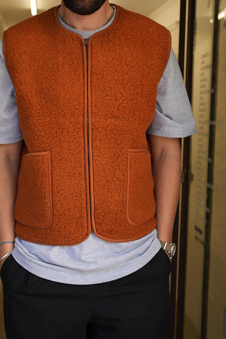 Gilet sans manches Coldbreaker Pepitko Vest Fox porté, vue de face