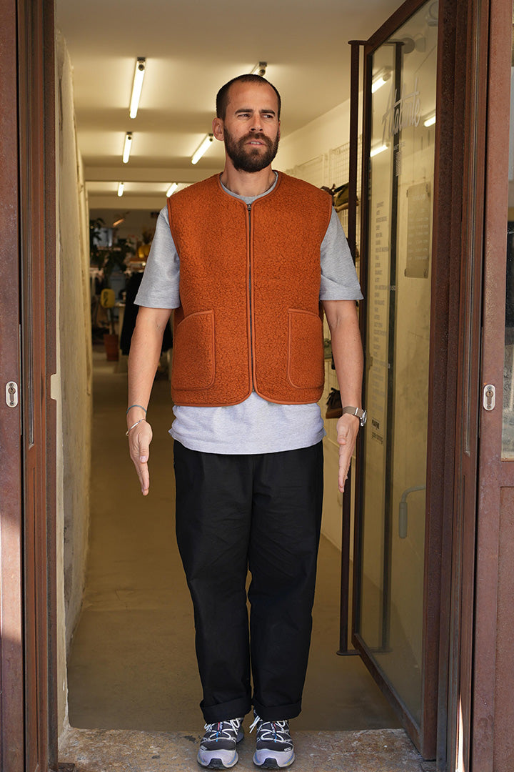 Gilet sans manches Coldbreaker Pepitko Vest Fox porté, vue de face en situation