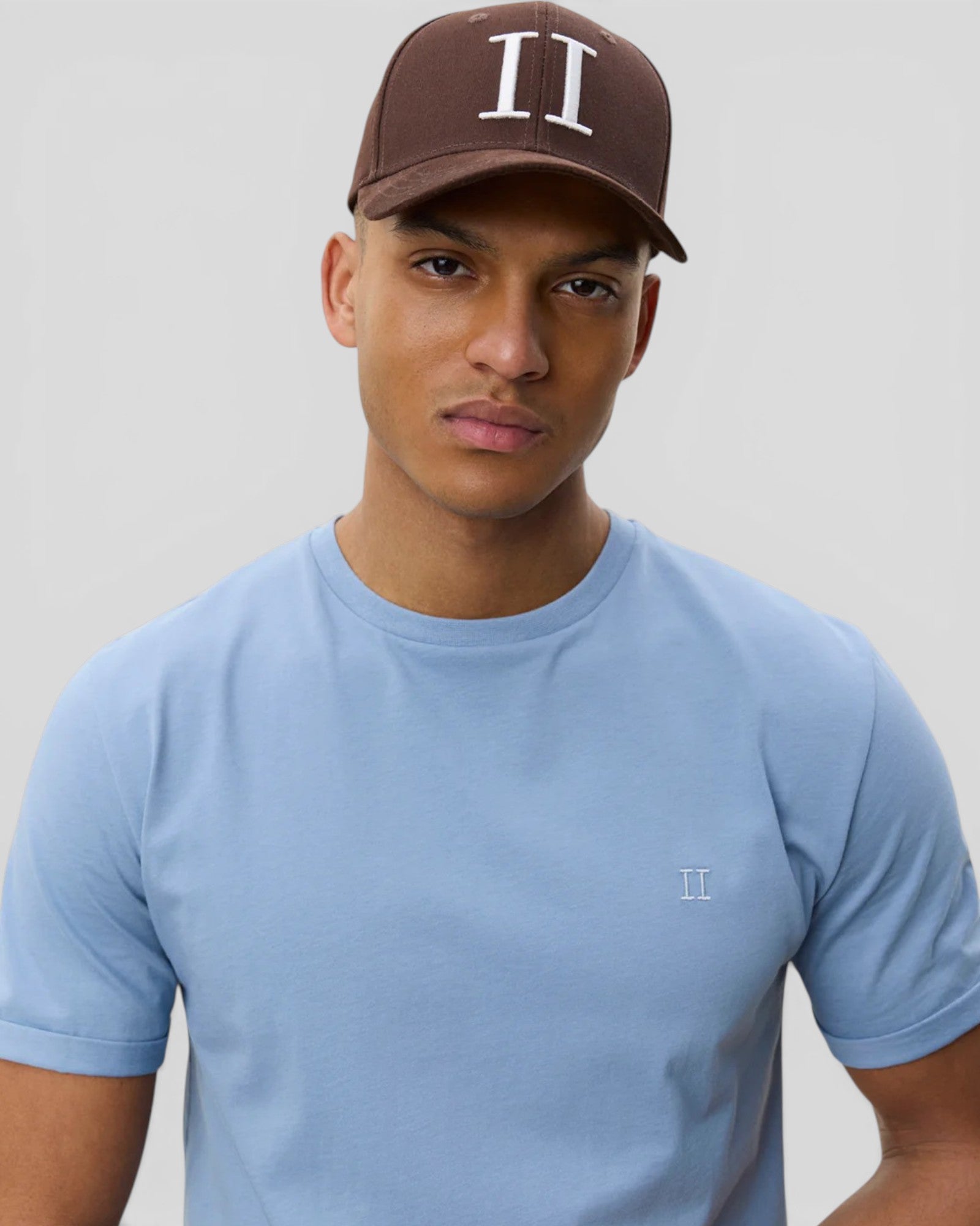 Les Deux || Core Contrast T-Shirt - Faded Denim Blue Les Deux