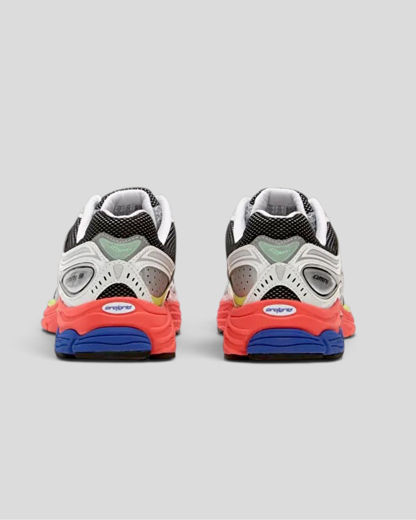 Saucony || Progrid Omni 9 - White/Vizired Saucony