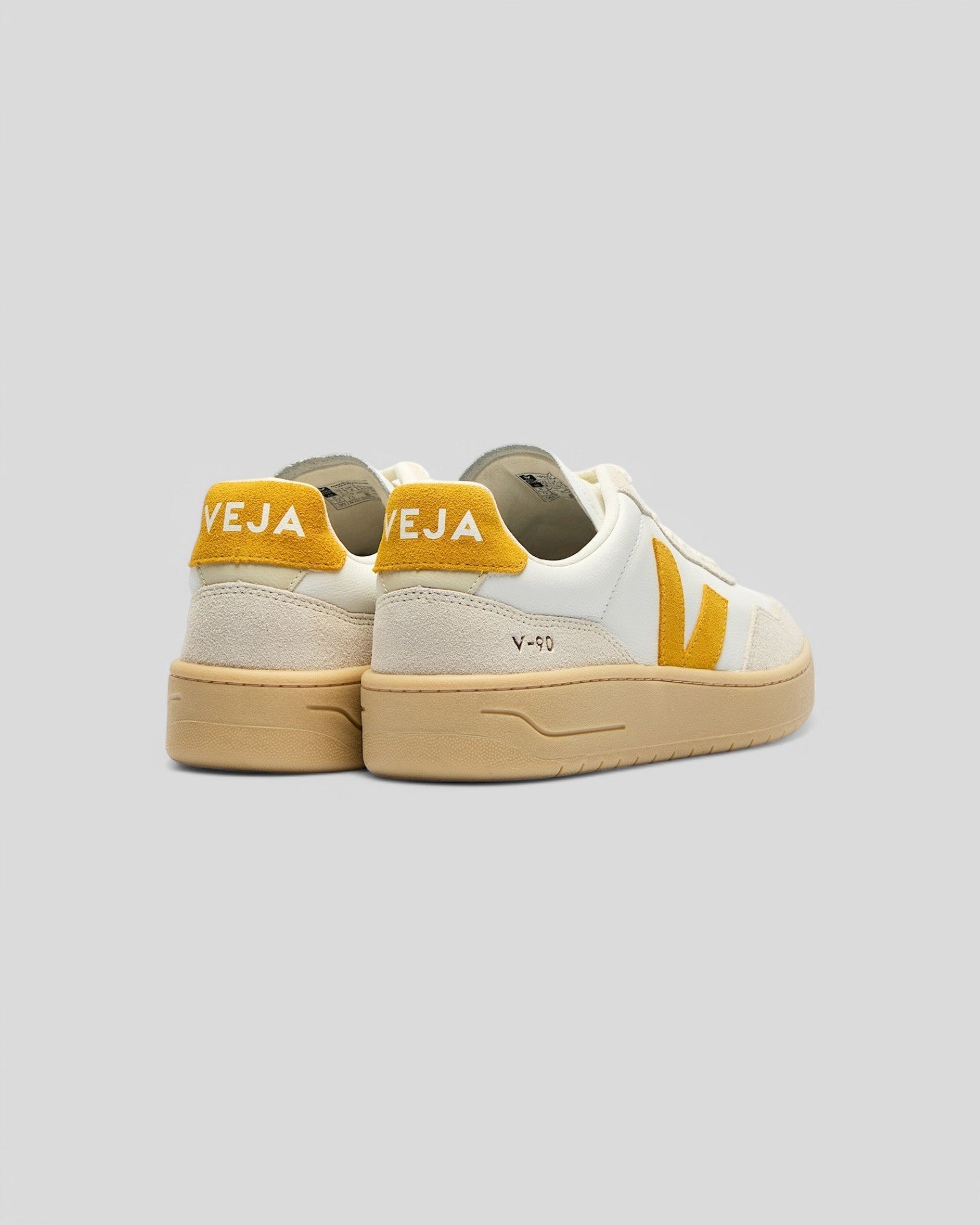 Veja || V-90 - Leather White Toscane Natural - M' Veja