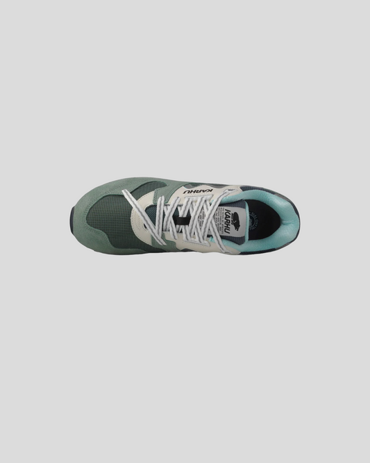 Karhu || Synchron Classic - Iceberg Green/ Lily White Karhu