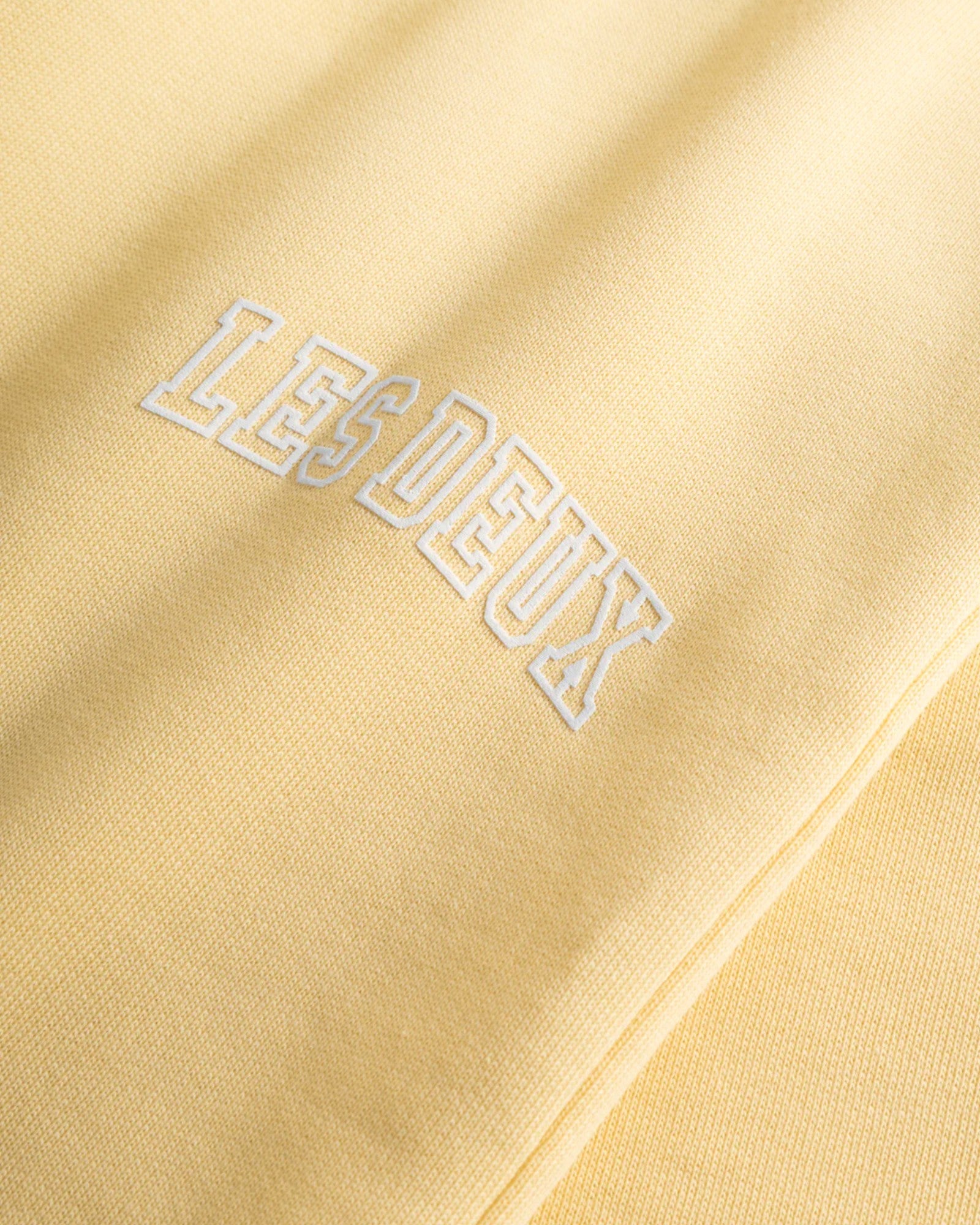 Les Deux || Blake Sweatshorts - Pineapple/ White Les Deux