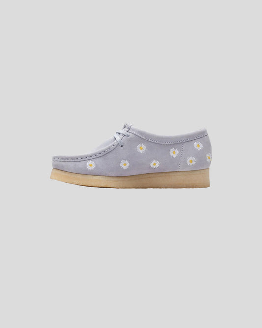 Clarks || Wallabee - Cloud Grey Emb Clarks