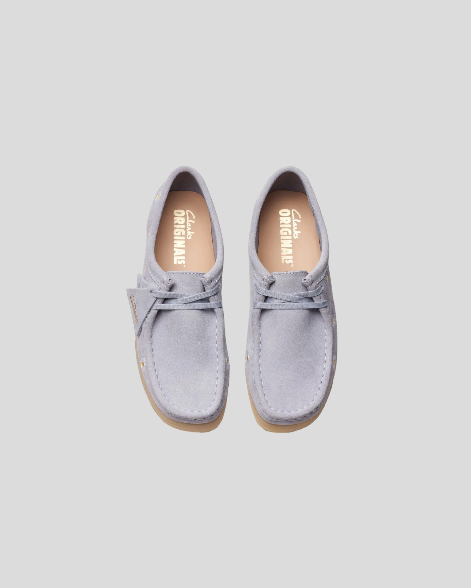Clarks || Wallabee - Cloud Grey Emb Clarks